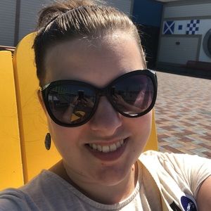 Meet your Posher, Angela